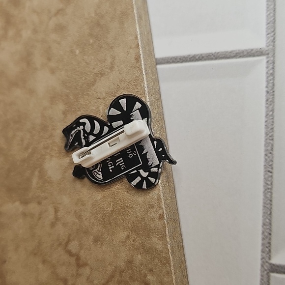 Black and White 'Never Trust The Living' Snake Pin - Picture 2 of 2